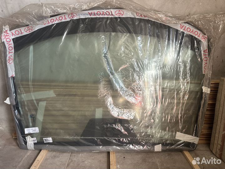 Лобовое стекло на toyota rav4