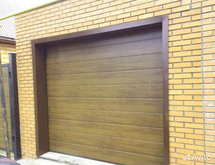 Секционные ворота дамаст под ключ