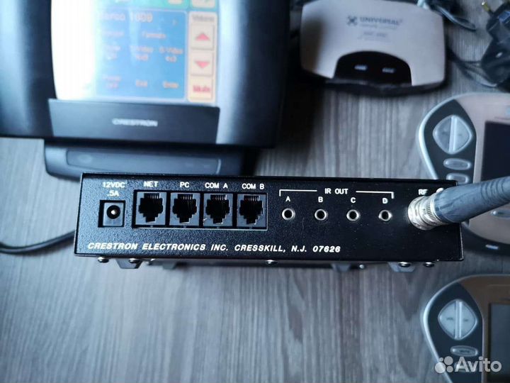 Crestron, универсальный пульт