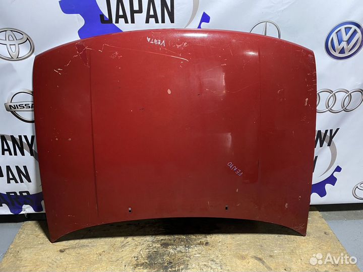 Капот красный VolksWagen Vento