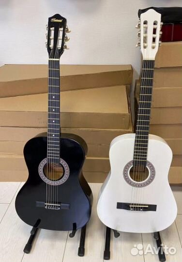 Шестиструнная классическая гитара