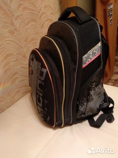 Ранец (рюкзак ) школьный Hummingbird Moto