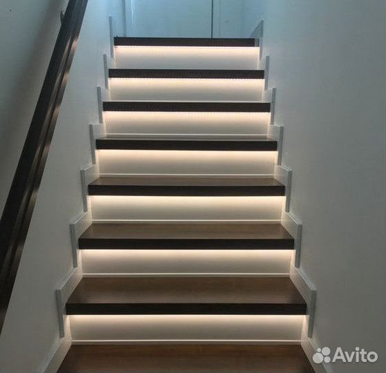 Подсветка лестницы на ступенях с датчиком