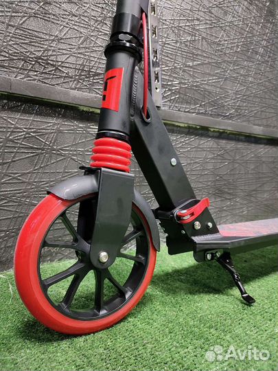 Самокат с ручным тормозом /Новый