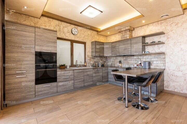 Дом 250 м² на участке 6 сот.