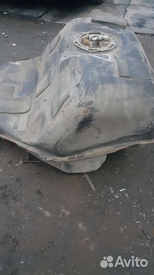 Бензобак на ауди100 с4