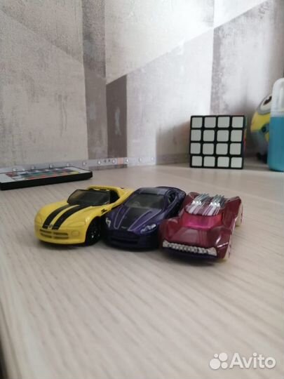 Продам машинки хот вилс 14 шт