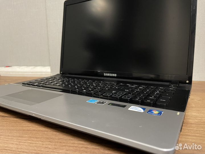 Большой ноутбук Samsung 17.3