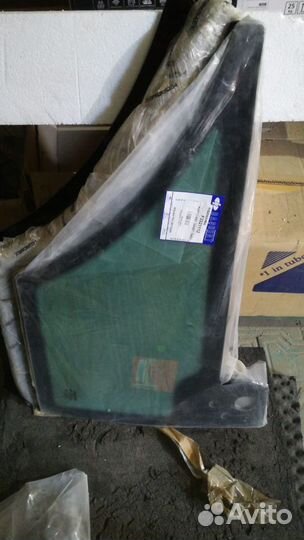 Стекло правой двери нижнее HMK F33/21112