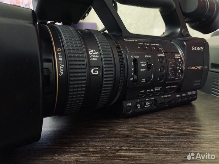 Профессиональная видеокамера sony HXR-NX5M