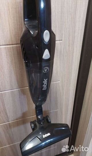 Продам вертикальный пылесос