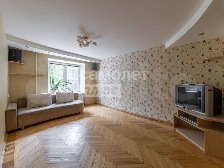 2-к. квартира, 57 м², 1/9 эт.