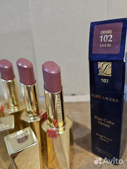 Помада для губ D 102 Give In. Estee Lauder