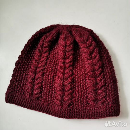 Красивая вязаная шапка ажурным узором, новая