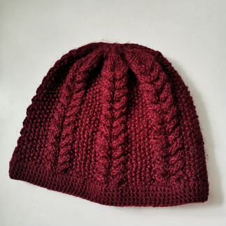 Красивая вязаная шапка ажурным узором, новая