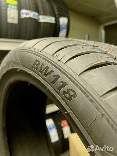 Bearway BW118 275/35 R22 и 315/30 R22 121H