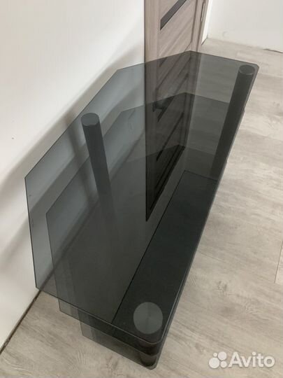 Стеклянная тумба под тв