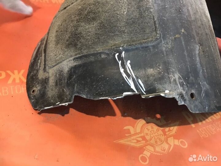 Подкрылок локер передний правый Opel Astra J