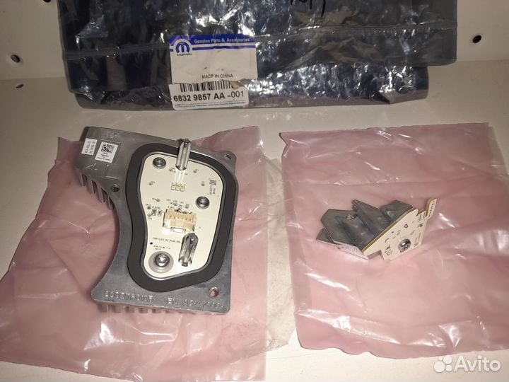 Chrysler Pacifica 17-20 Модуль левой Фары Новый