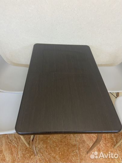 Стол кухонный