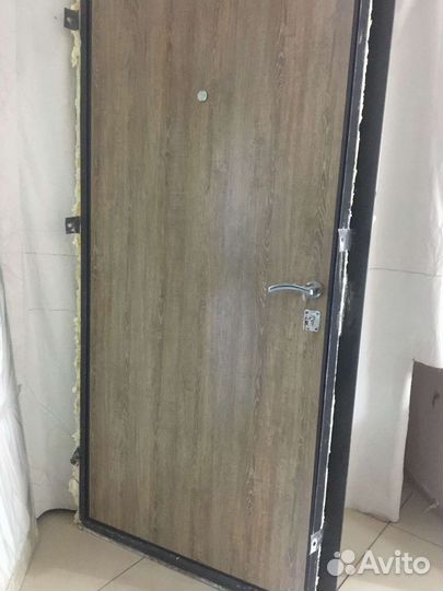 Дверь входная б/у