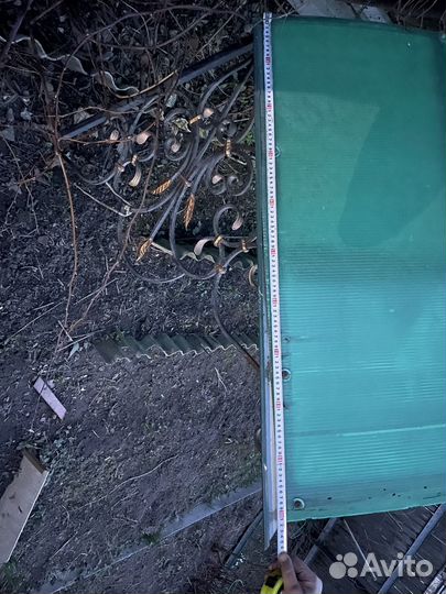 Козырек над крыльцом