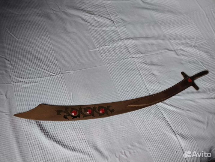 Бамбуковые трости и деревянные сабли