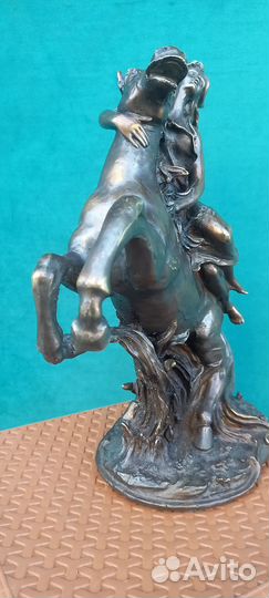 Статуэтка из бронза