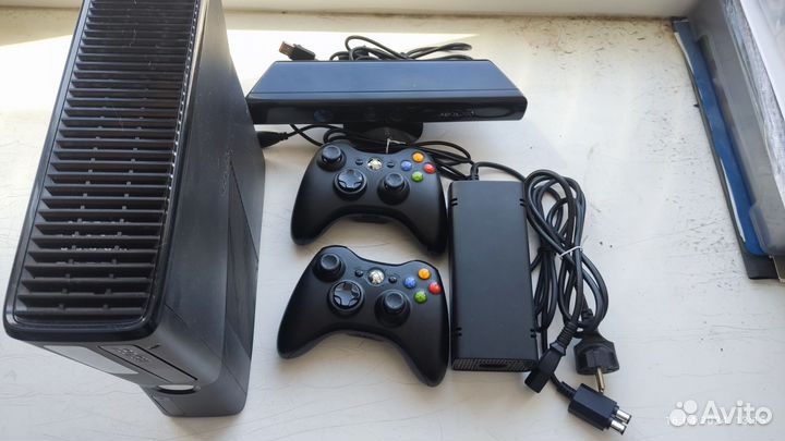 Xbox 360 прошитый freeboot (Kinect, 2 геймпада)