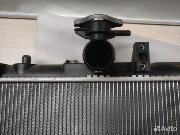 Радиатор охлаждения Suzuki SX4 17700-79J00