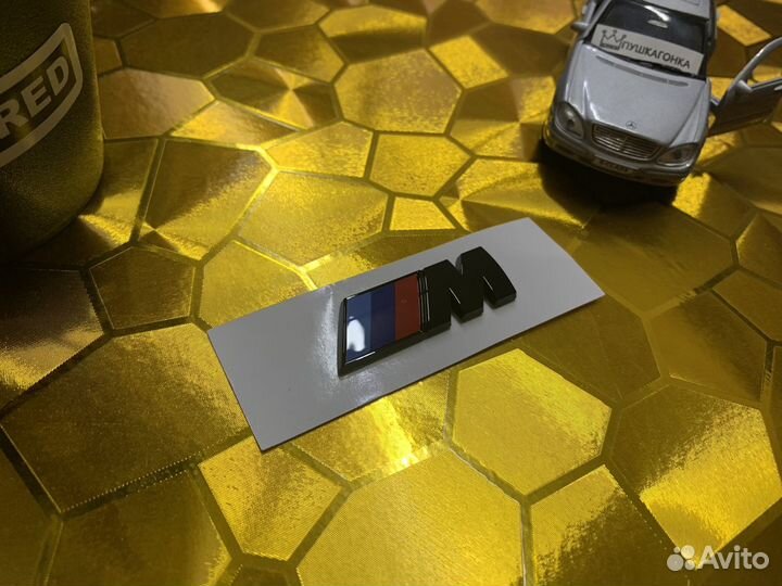 М шильд на крыло Bmw m новый черный глянец