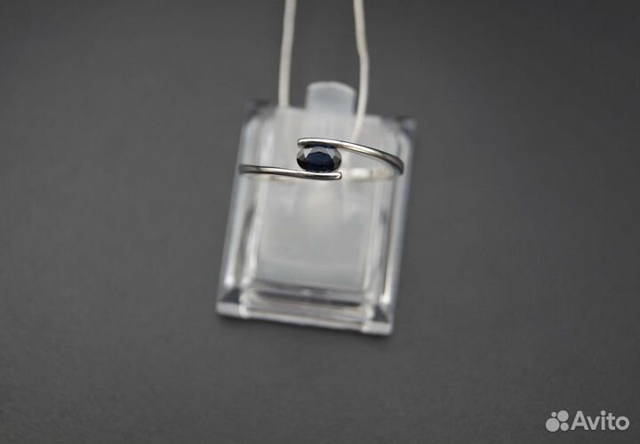 Золотое кольцо с натуральным сапфиром