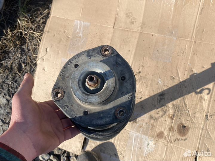 Стойка в сборе передняя правая skoda fabia