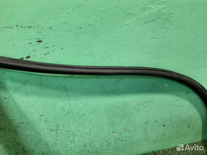 Уплотнитель двери Subaru Forester SG/S11 2003