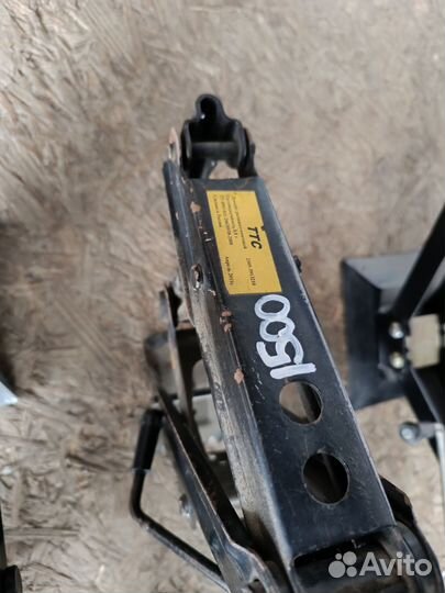 Домкрат винтовой 800кг