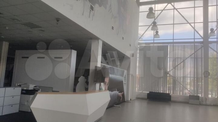 Аренда магазина 6160 м2 м. Улица академика Янгеля