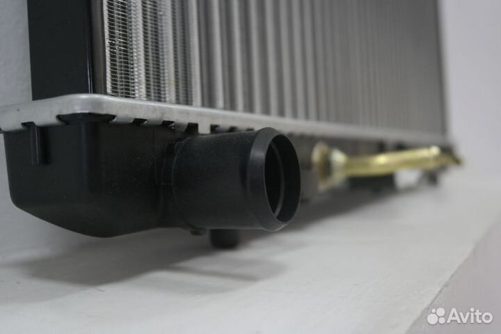 Радиатор охлаждения Сузуки SX4 06