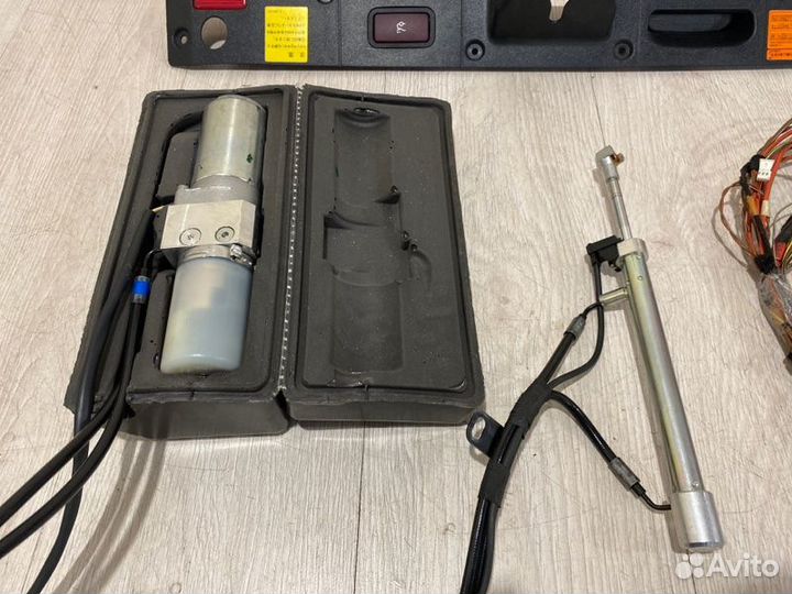 Привод крышки багажника Mercedes Benz S500L W221