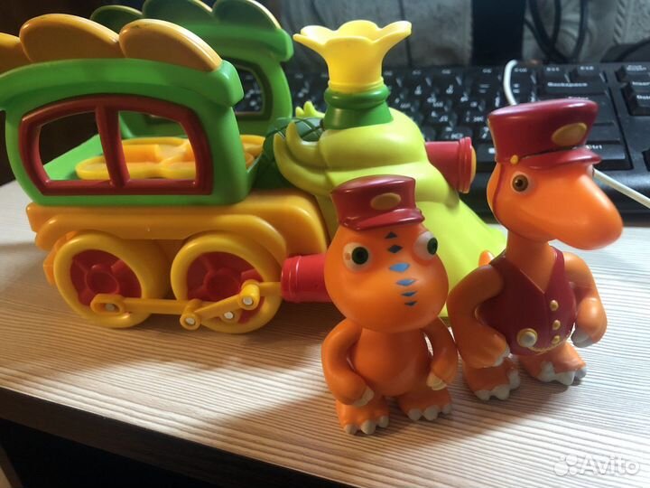 Драконы И Поезд с динозаврами