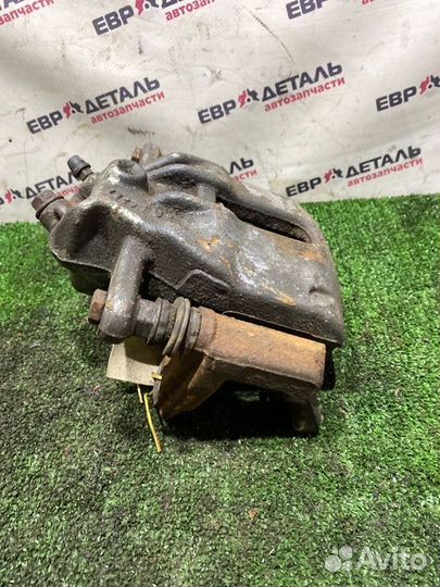 Суппорт тормозной передний левый Nissan Note E11