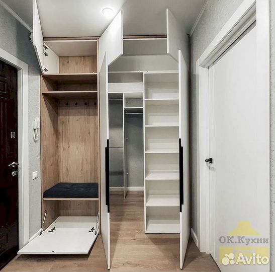 Книжный шкаф