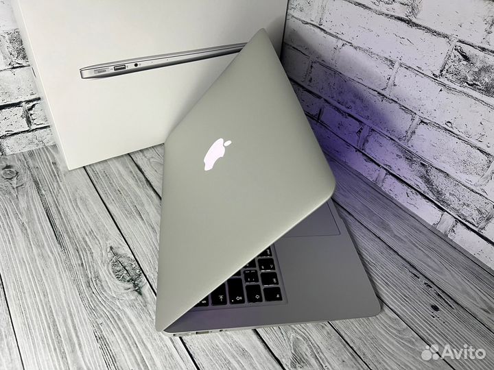 MacBook Air 13 (2017) Intel Core i5, RAM 8, SSD
