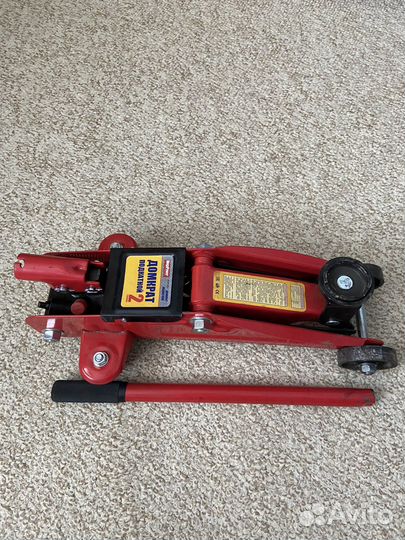 Домкрат гидравлический подкатной 2т