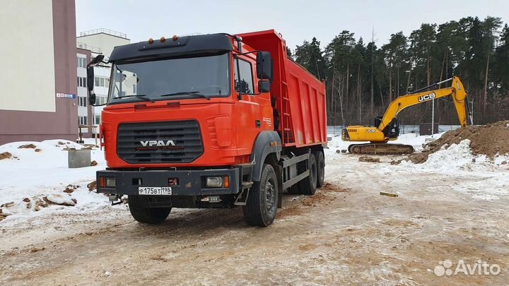 Водитель самосвала