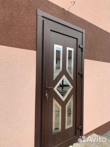 Дверь с декоративной панелью