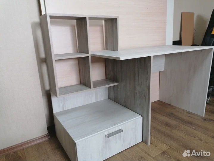 Письменный стол