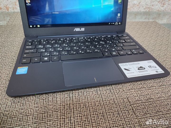 Ноутбук asus x205ta