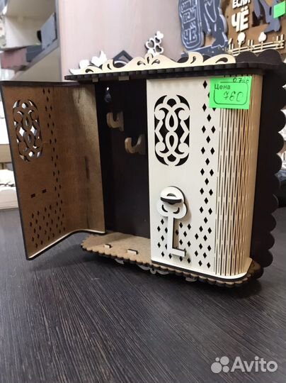 Ключница резная
