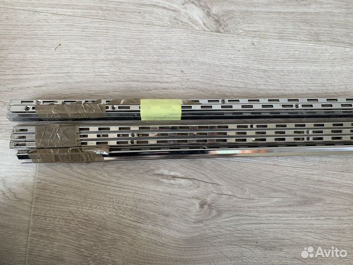 Вешалка для одежды настенная