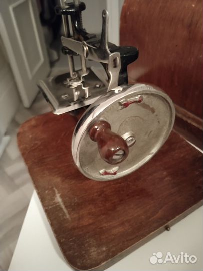 Детская швейная машинка пмз 30х годов